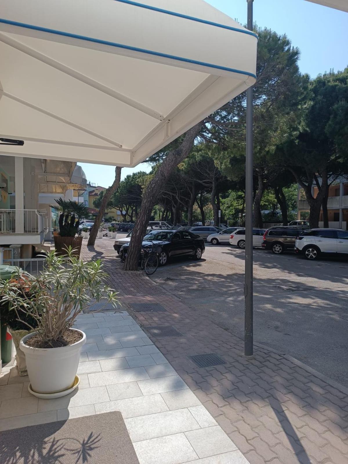 Hotel Tizian Beach Caorle Exterior foto