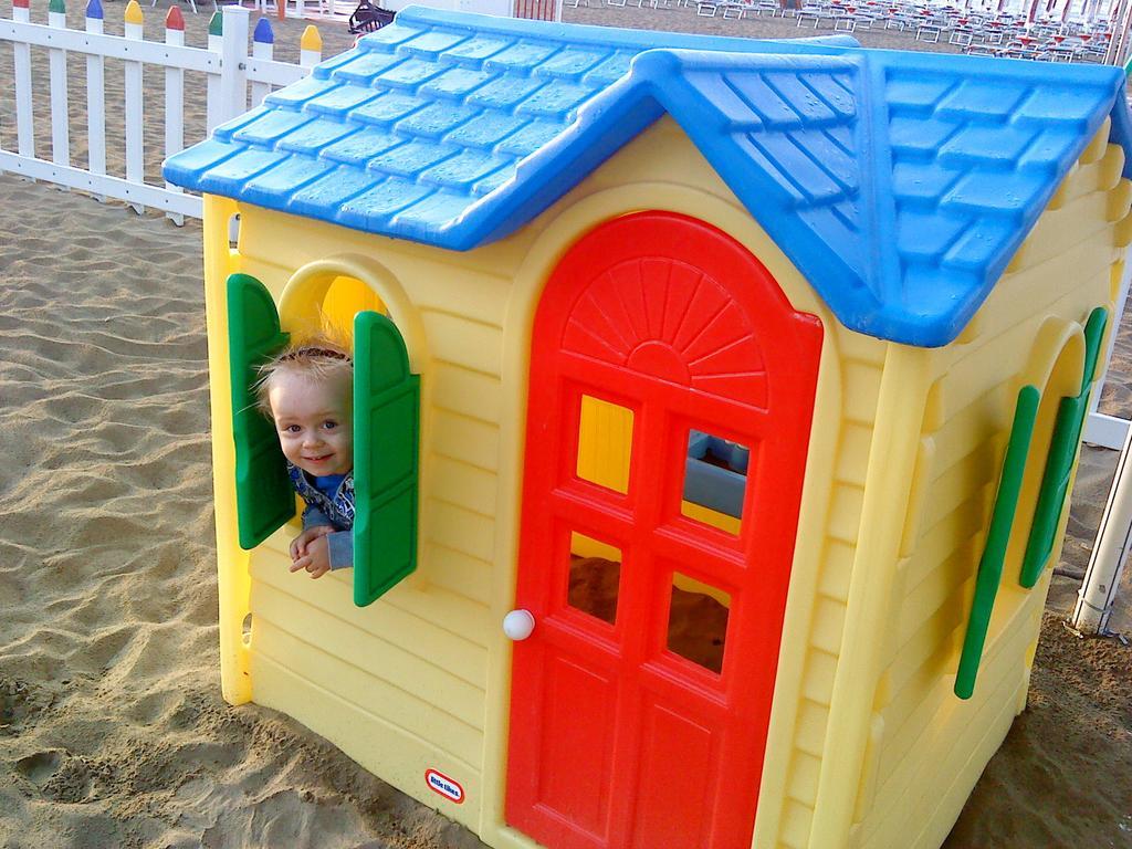 Hotel Tizian Beach Caorle Exterior foto