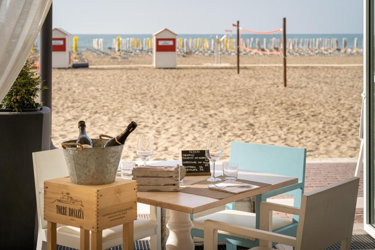 Hotel Tizian Beach Caorle Exterior foto
