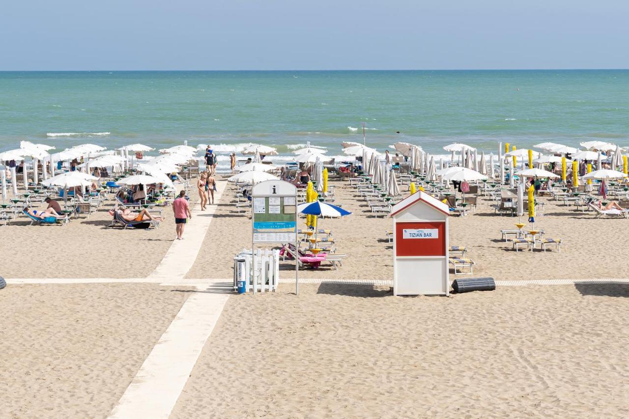 Hotel Tizian Beach Caorle Exterior foto